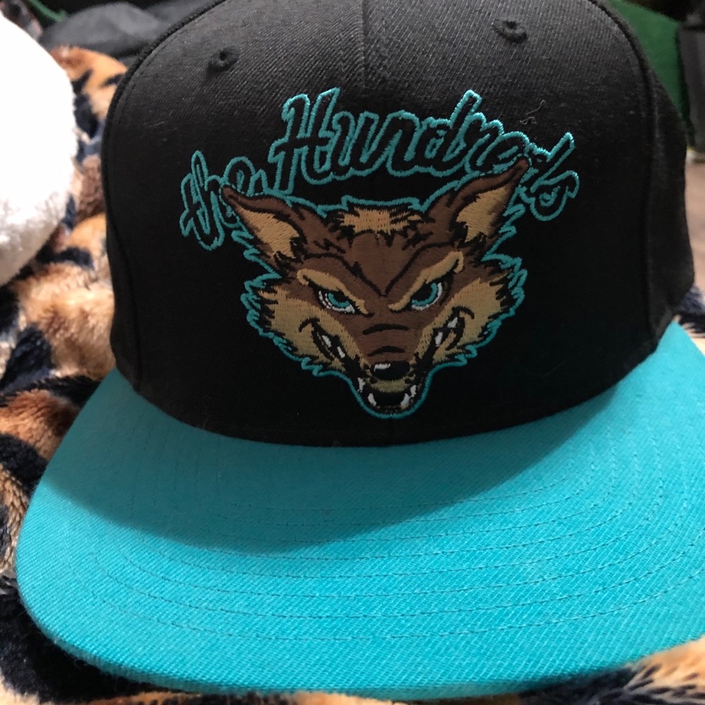 COPY - Wolf hundreds hat